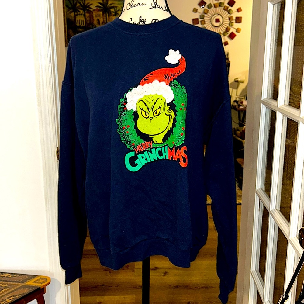 Festive Universal Studios Grinchmas Sweatshirt Size Large